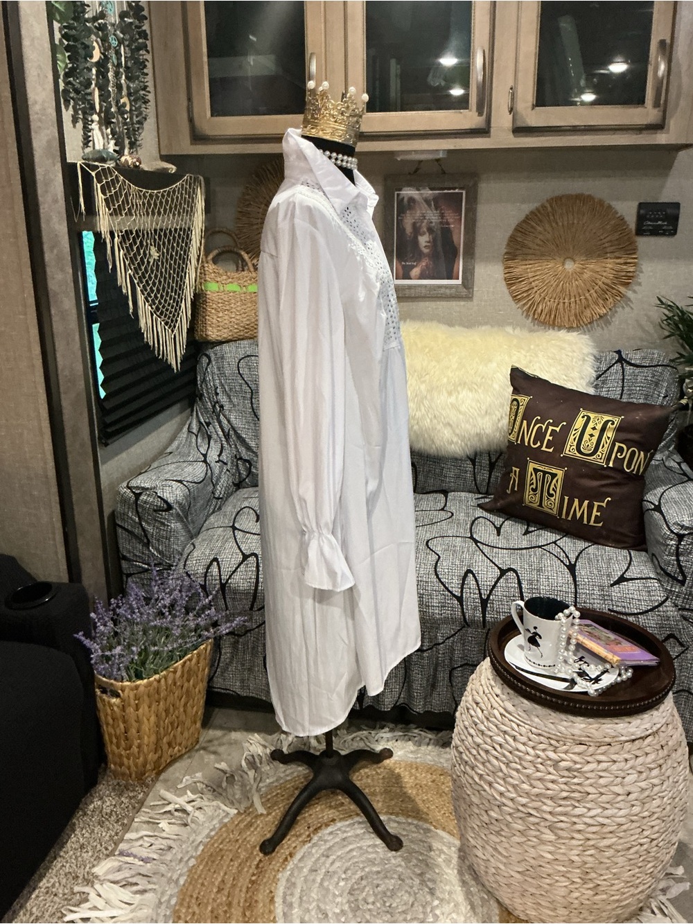 Beautiful White Eyelet High/Low Button-Up Tunic Dress - Picture 8 of 15
